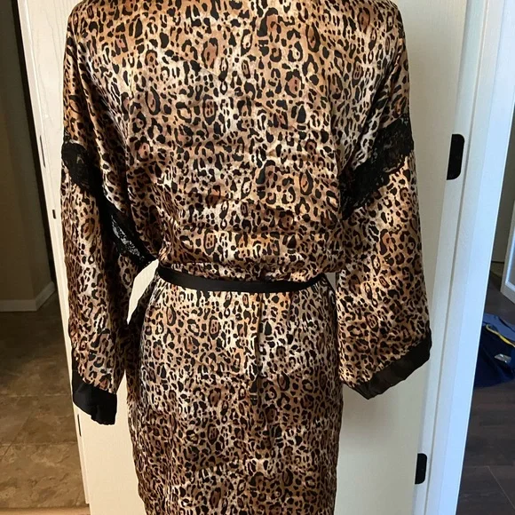 Victoria Secret Brown and Black Leopard Short Robe with Belt Size XS - Picture 3 of 4